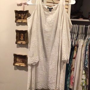 ALFANI 2X Cold Shoulder white lace blouse.